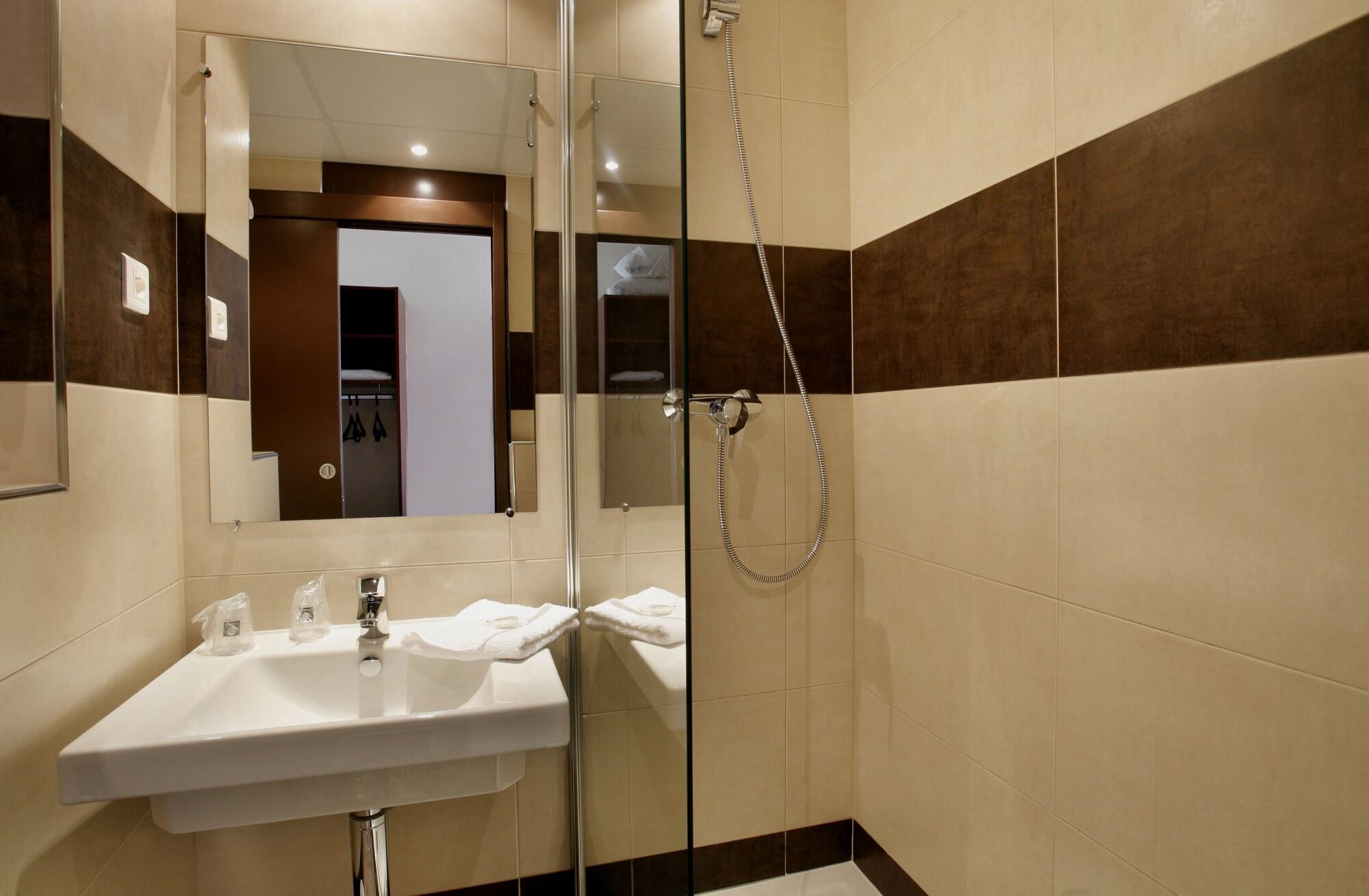Hotel Gallieni Женвилье Экстерьер фото