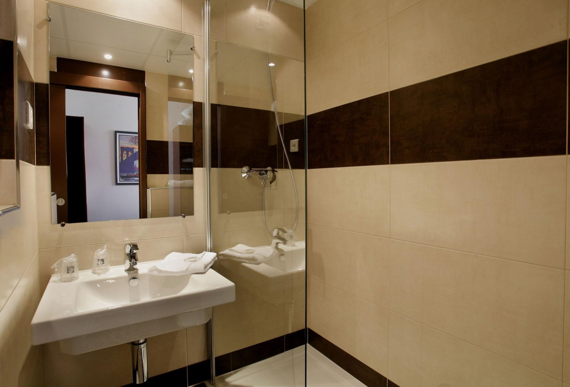 Hotel Gallieni Женвилье Экстерьер фото
